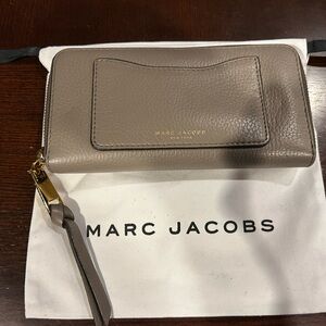 Authentic Marc Jacobs Leather Wallet- Dove Grey